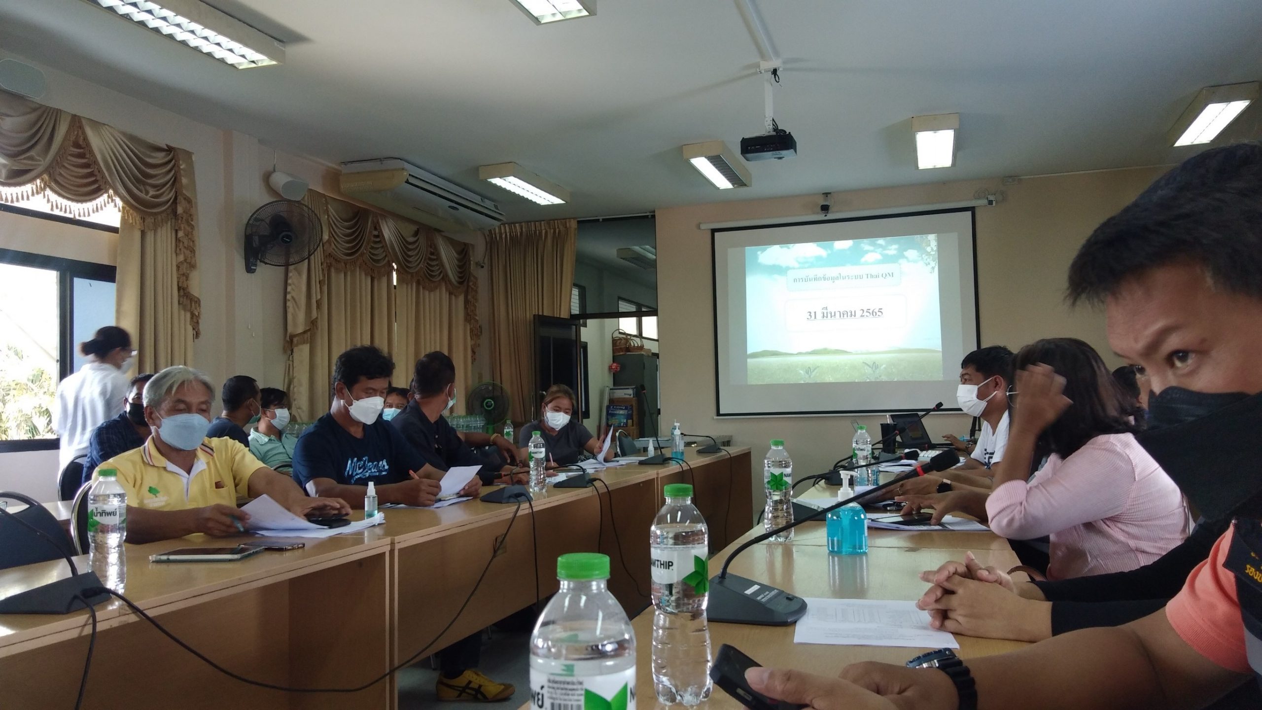 ร่วมประชุมทีมพี่เลี้ยงในการขับเคลื่อนการดำเนินงานขจัดความยากจน