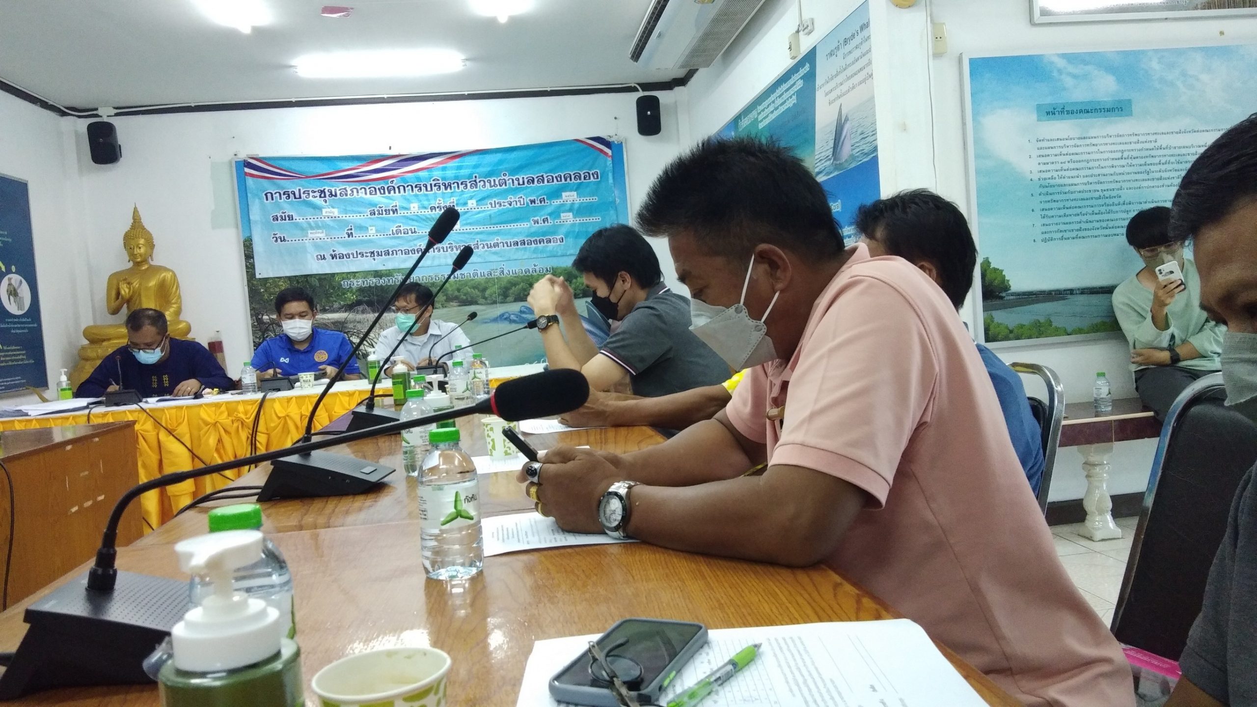 ร่วมประชุมทีมปฏิบัติการขจัดความยากจนและพัฒนาคนทุกช่วงวัยอย่างยั่งยืนตามหลักปรัชญาของเศรษฐกิจพอเพียงอำเภอในระดับพื้นที่