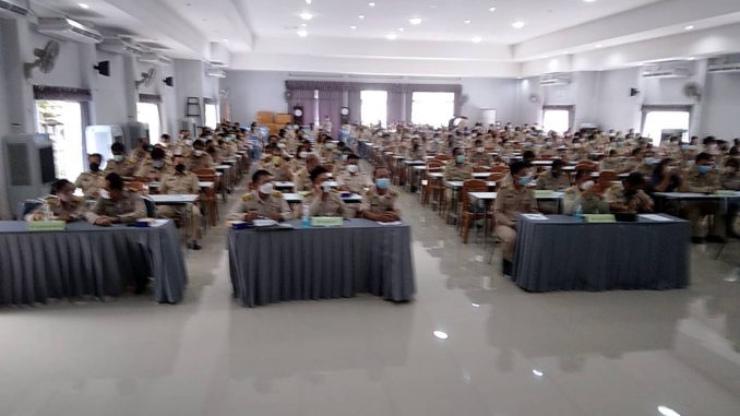 864958