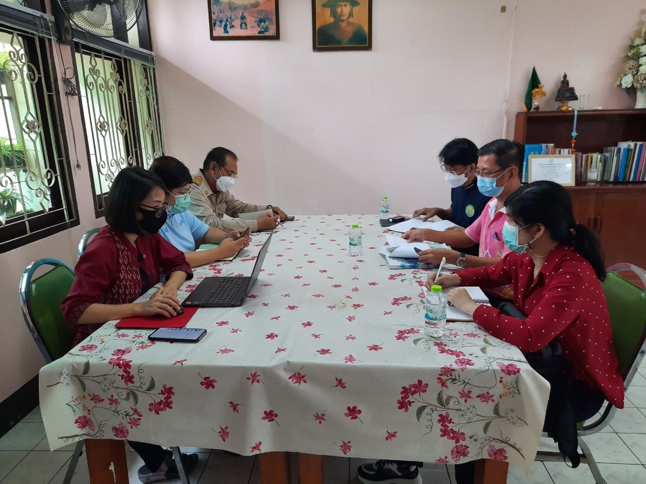 ร่วมรับฟังการชี้แจงโครงการขับเคลื่อนการเกษตรระดับหมู่บ้านสู่การผลิตสินค้าเกษตรมูลค่าสูง