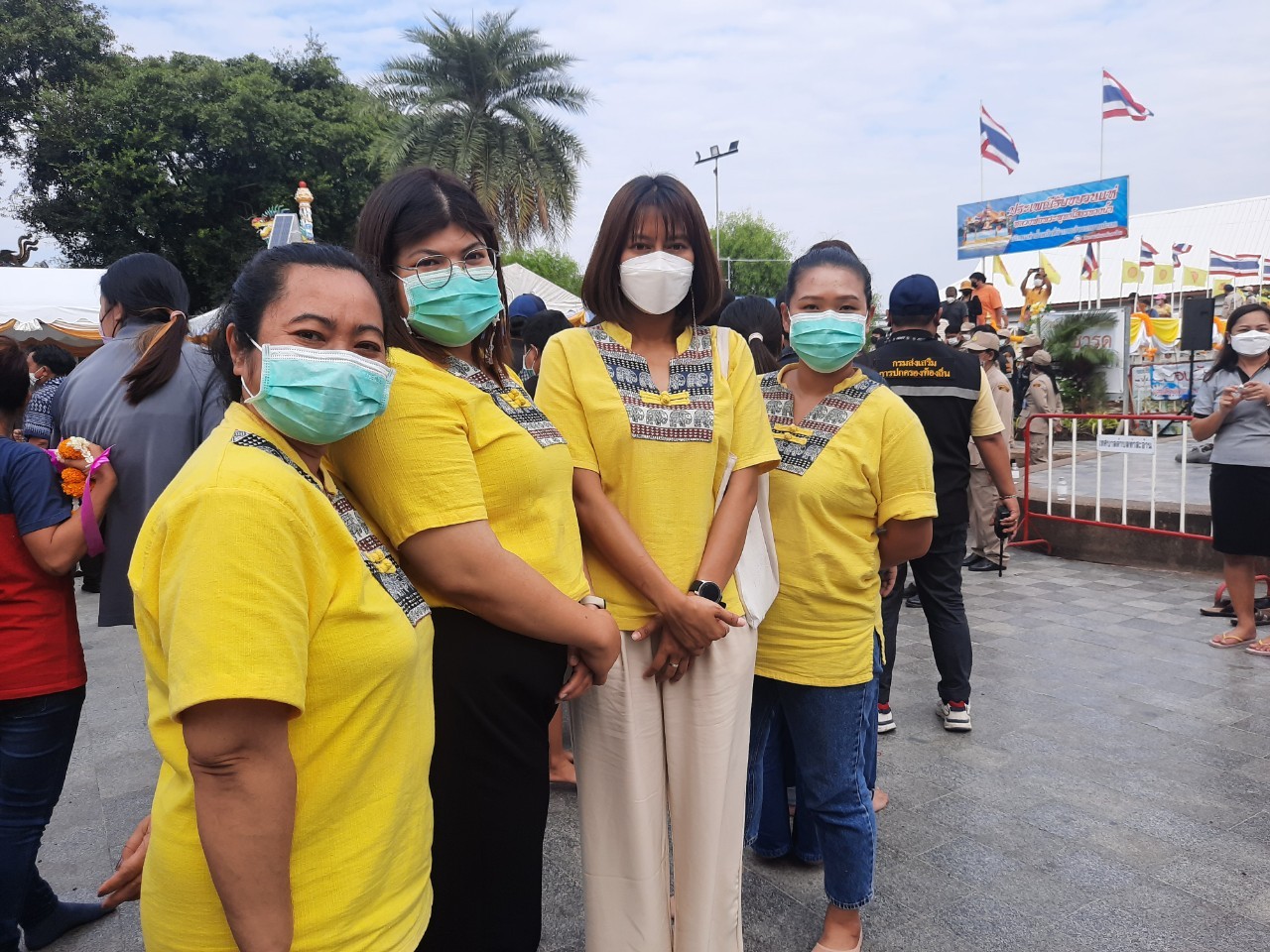 ร่วมต้อนรับขบวนแห่หลวงพ่อโสธรทางน้ำ ประจำปี 2565