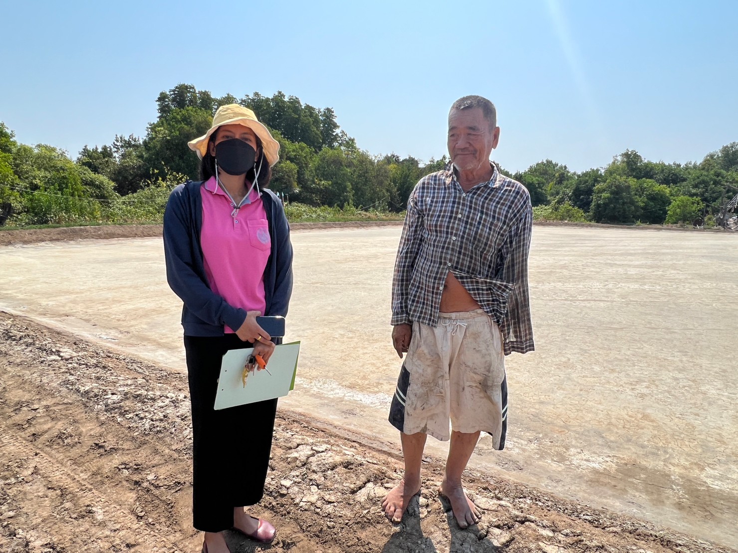 ลงพื้นที่สำรวจและติดตามแปลงนาเกลือ ตำบลบางปะกง