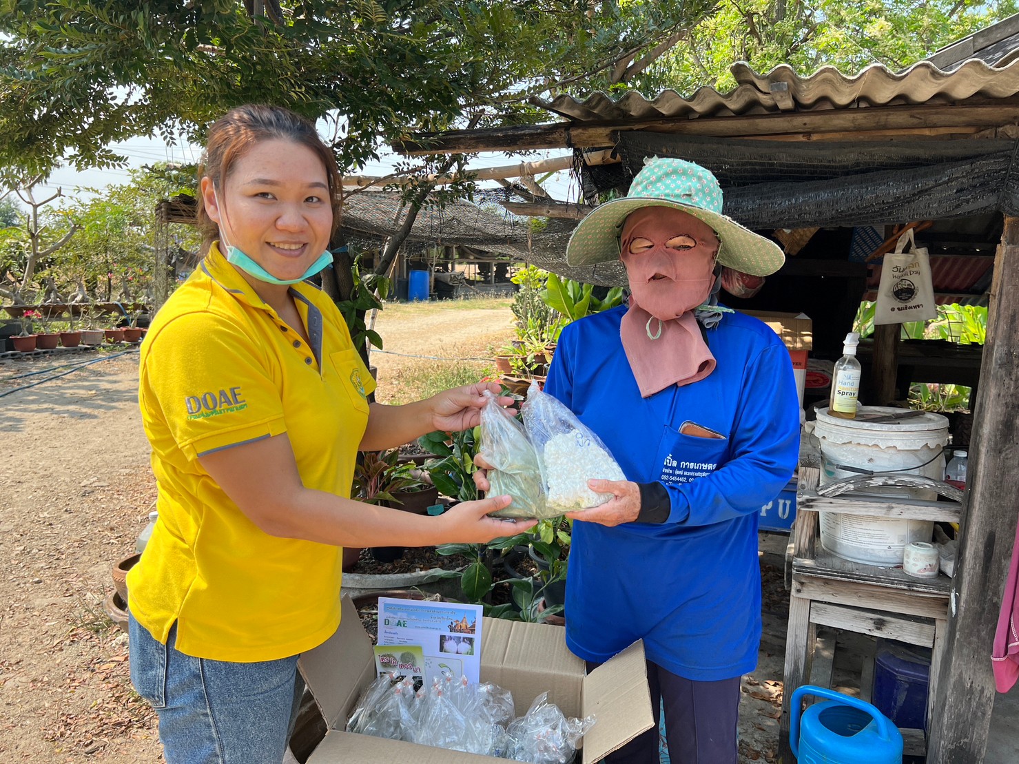 สนับสนุนสารชีวภัณฑ์ ศพก.เครือข่าย ตำบลเขาดิน
