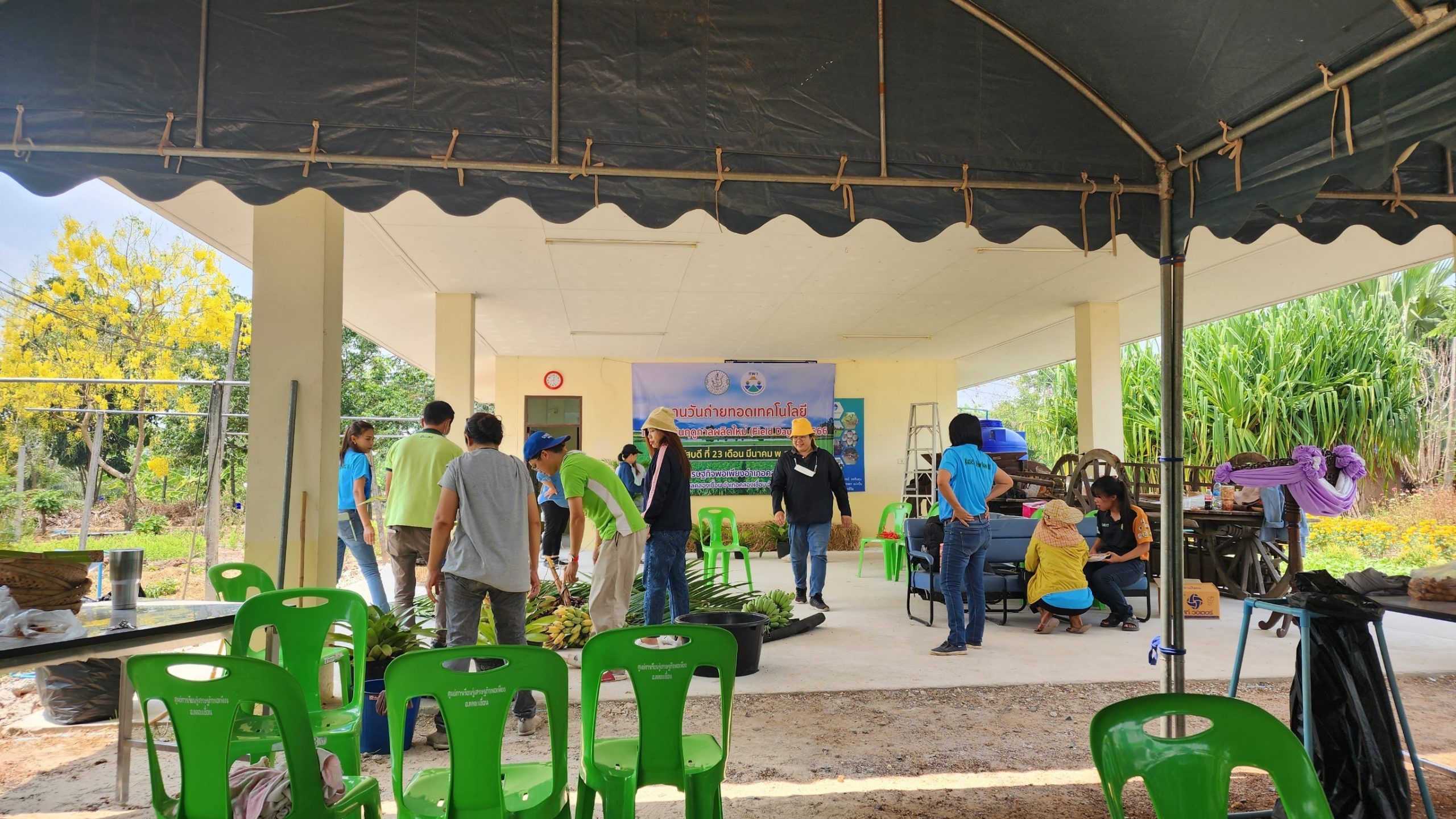 ร่วมจัดสถานที่ในการจัดงานวันถ่ายทอดเทคโนโลยีเพื่อการเริ่มต้นฤดูกาลผลิตใหม่ (Field Day)ประจำปี 2566