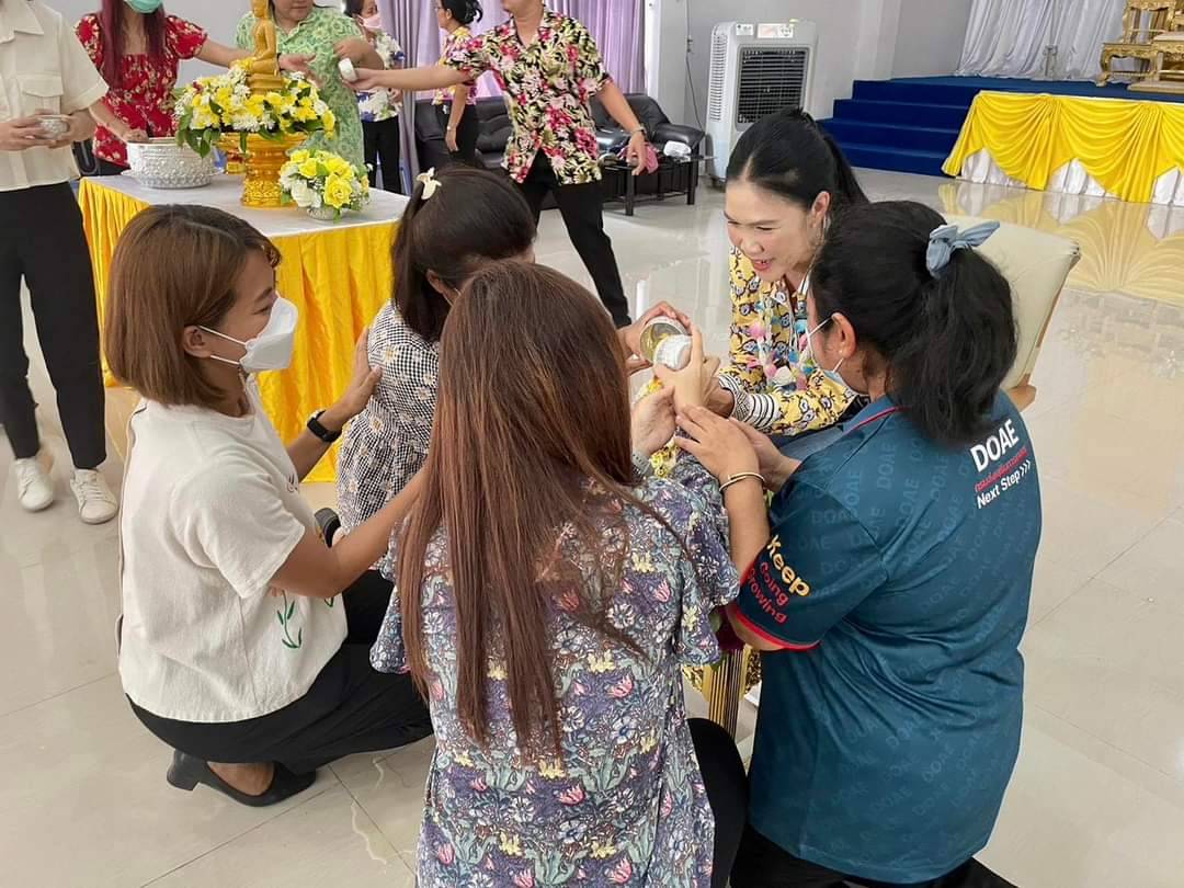 ร่วมสรงน้ำพระ รดน้ำขอพรเนื่องในวันเทศกาลปีใหม่ไทย ประจำปี 2566