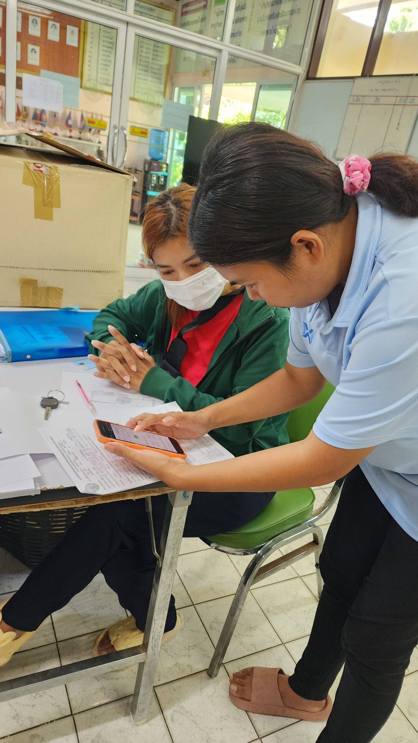 ให้คำแนะนำการบันทึกข้อมูลจากระบบ e-form