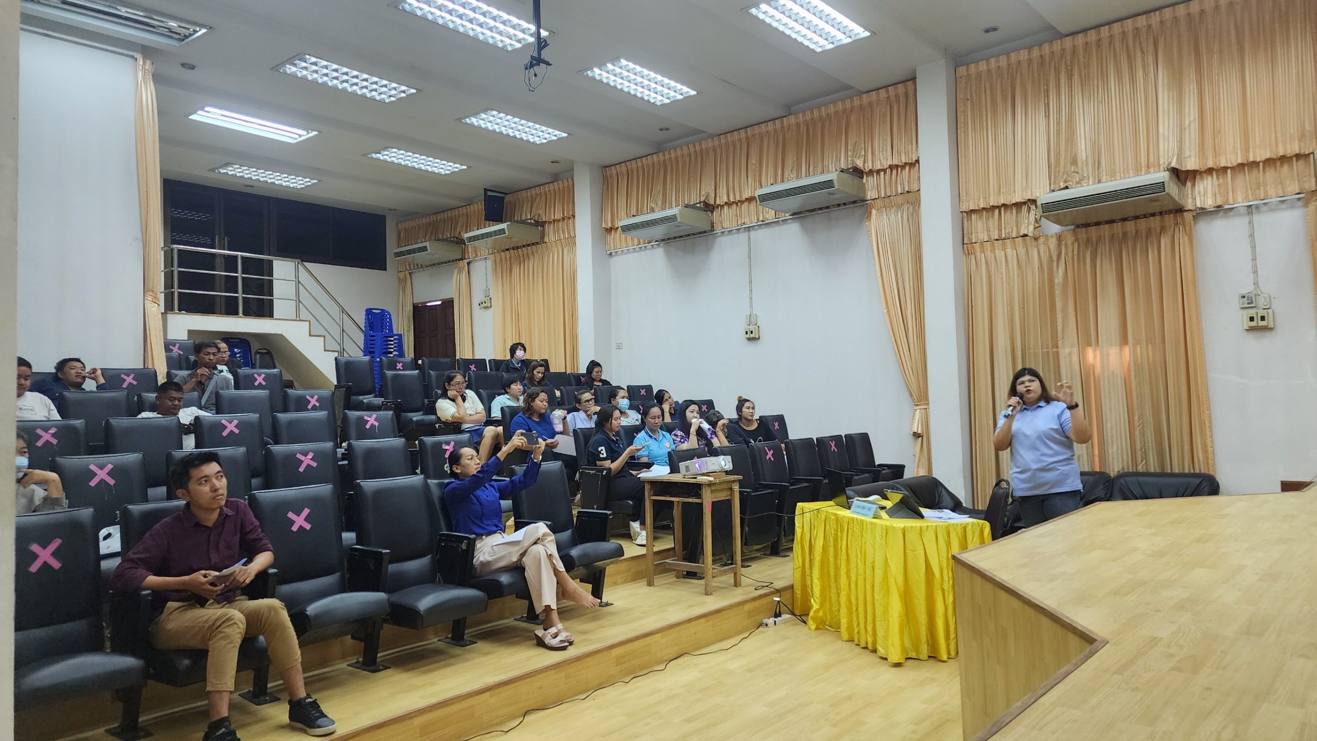 ร่วมเป็นวิทยากรบรรยายเศรษฐกิจพอเพียง